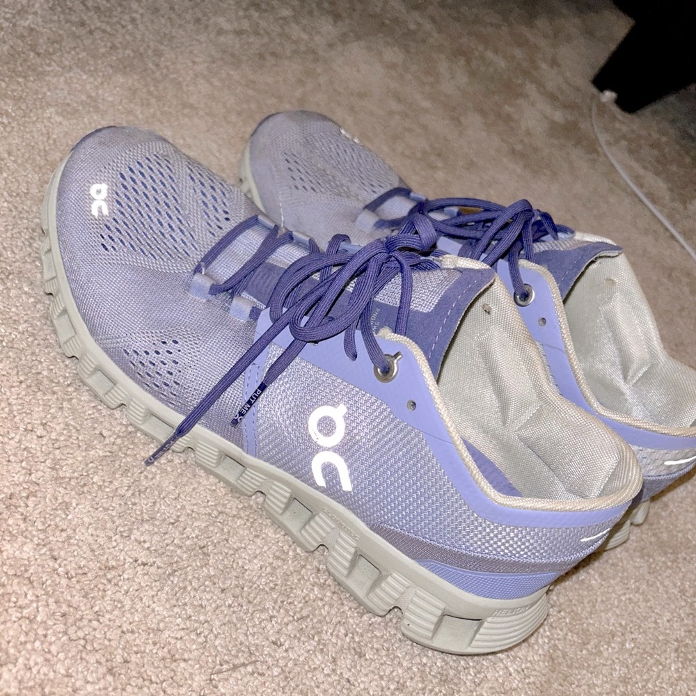 On Cloud Women’s Running Shoes 7.5